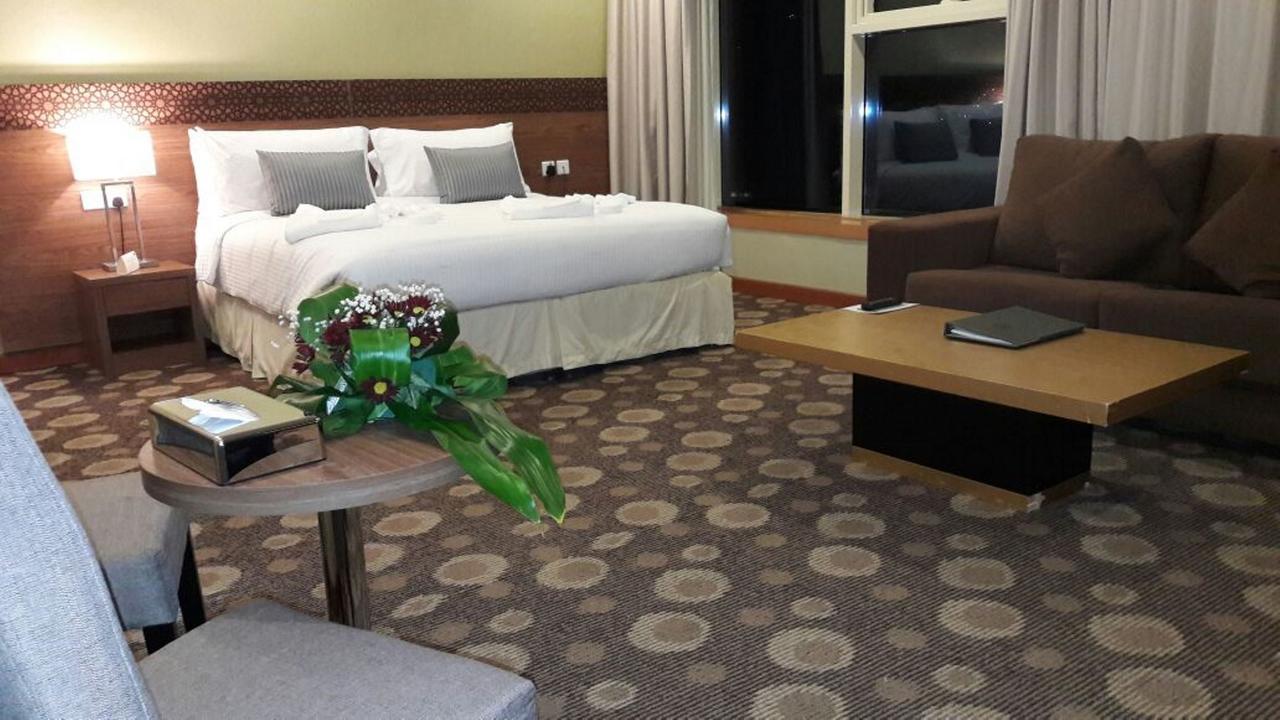 Grand Makkah Hotel Mecca ภายนอก รูปภาพ A room at the hotel