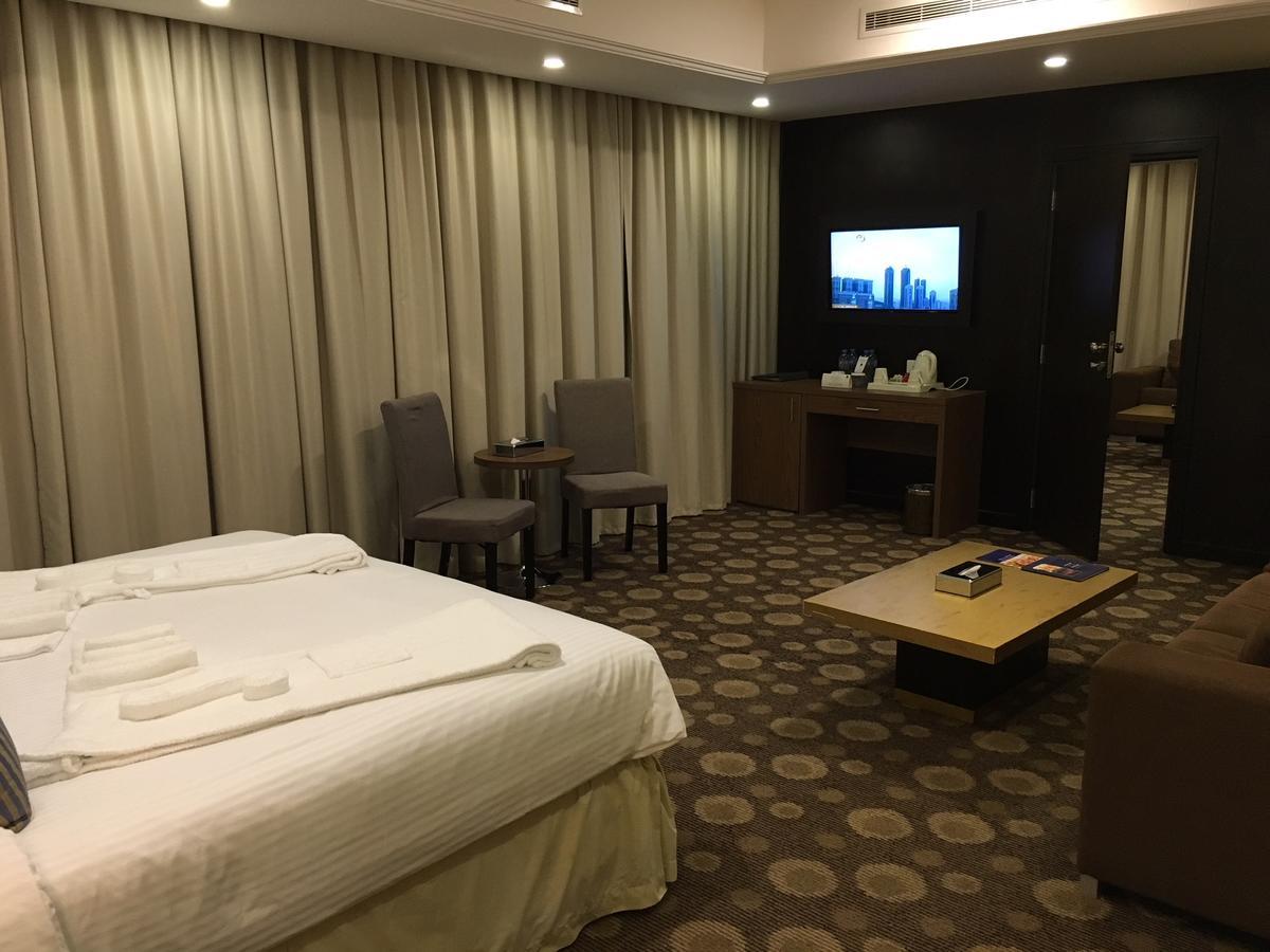 Grand Makkah Hotel Mecca ภายนอก รูปภาพ A room at the hotel